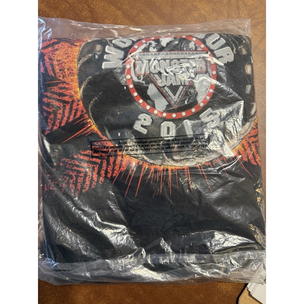 Monster Jam World‎ Tour Shirt Mens Large Black 2015 Monster Truck  Tee New